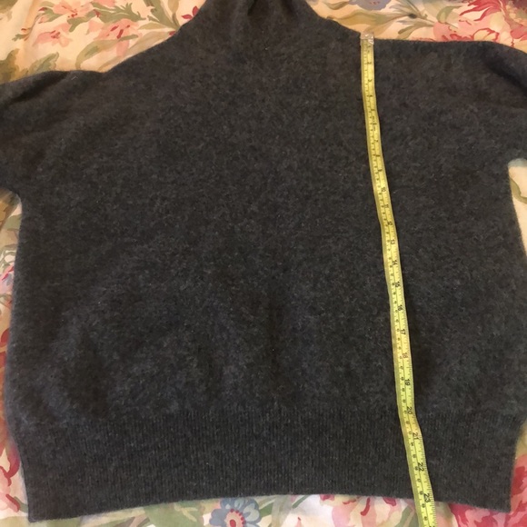 Vintage SADDLES Size Medium Cashmere Turtleneck Deep Gray Mongolia Made Soft - Picture 15 of 16